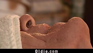 Teeny masseuse gives grandpa the best pussy sin a obscure ever